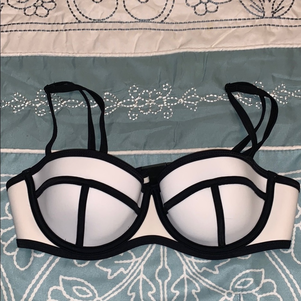 Triangle White/Black Bikini Top